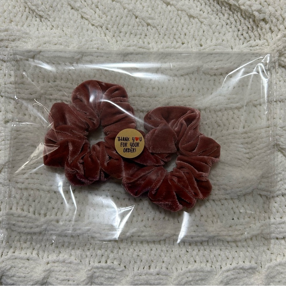 Velvet Scrunchie Set - Picture 4 of 4